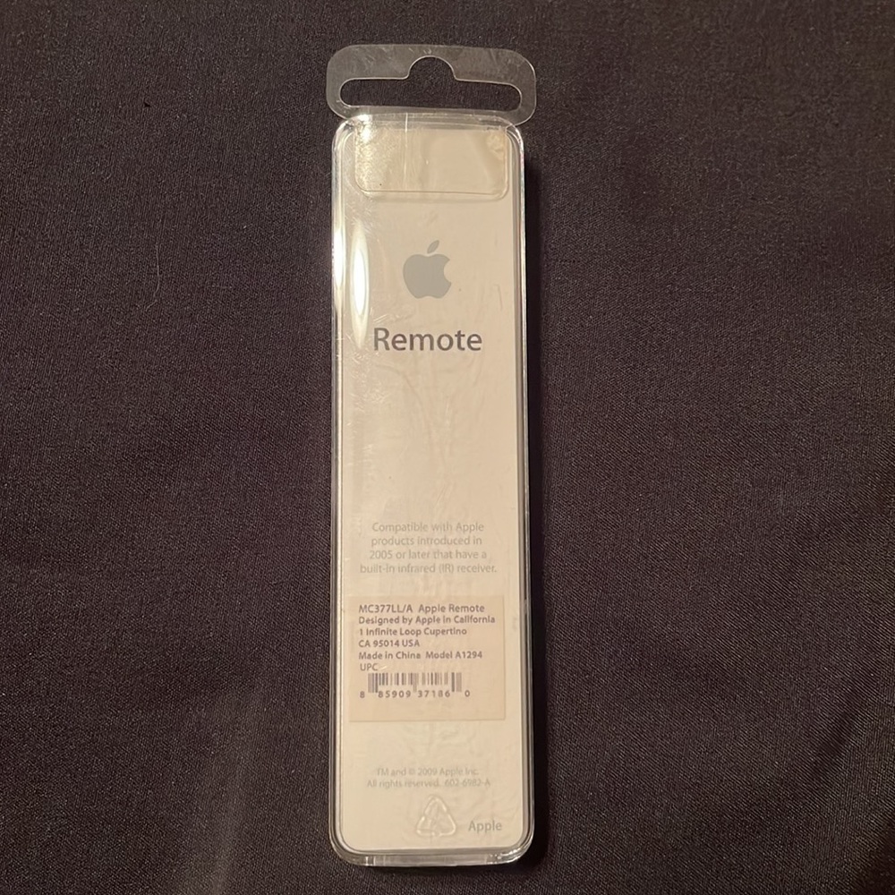 Apple Remote - Model MC377LL/A - Picture 2 of 2